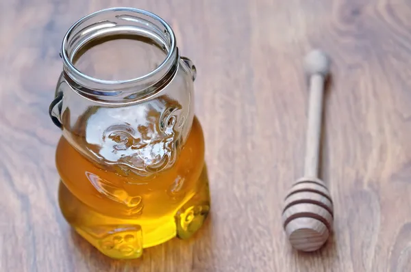 Honig im Glas in Form eines Teddybären — Stockfoto