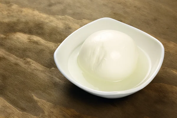 Mozzarella de búfalo - mozzarella di bufala - queso italiano — Foto de Stock