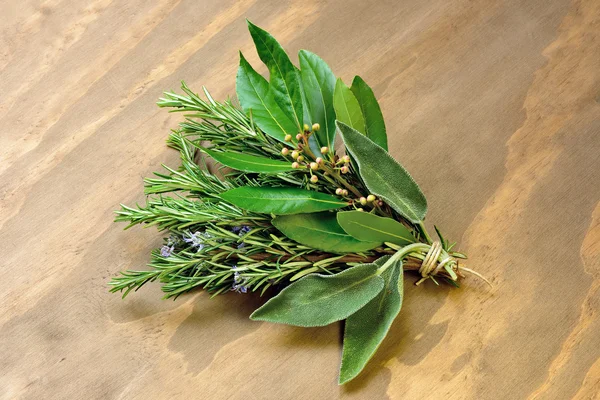 Rosemary, laurel ve adaçayı — Stok fotoğraf