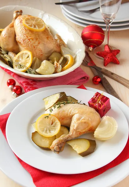 Roasted chicken with christmas decoration — Stock Photo, Image