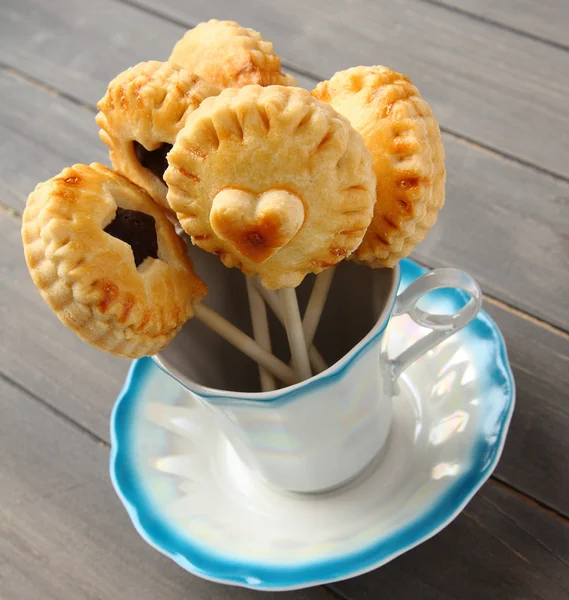 Homemade shortbread cookies pops with chocolate in cup — Stock Photo, Image