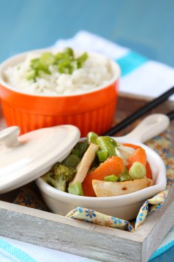 tavuk stir fry sebze ve pirinç