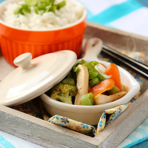 Chicken stir fry with vegetables and rice — Stock Photo, Image