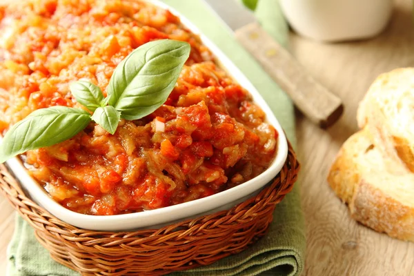 Aubergine sallad (kaviar) i skål, ukrainsk mat — Stockfoto