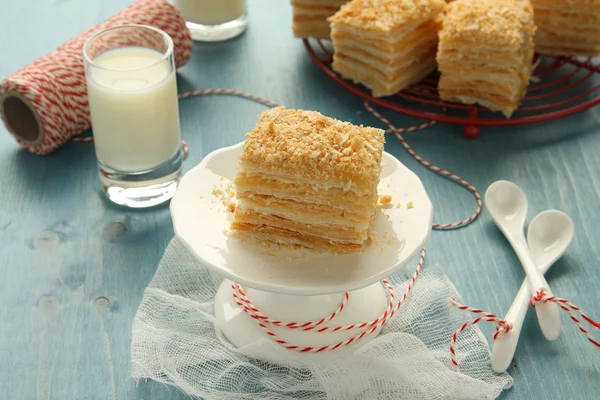 Napoleon cake - layer cake from puff pastry with custard cream — Stock Photo, Image