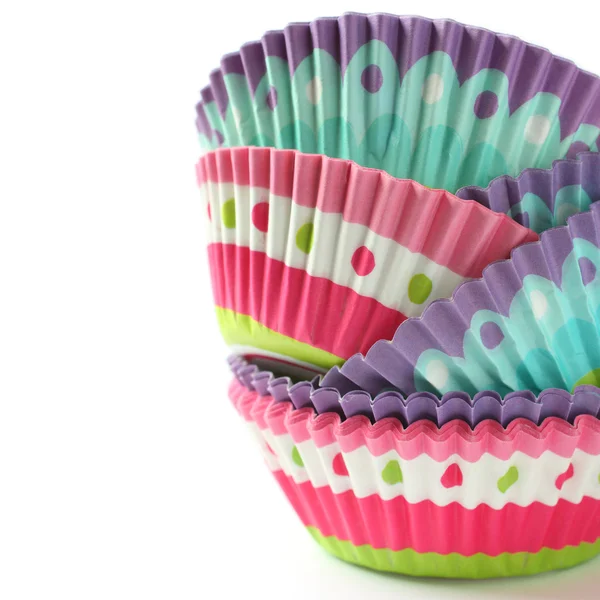 Kleurrijke cupcake wrappers over Wit met copyspace — Stockfoto