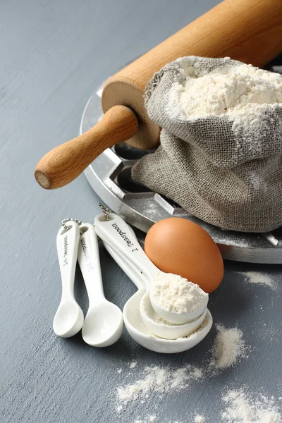 Ingrediënten en tools om Russische pelmeni — Stockfoto