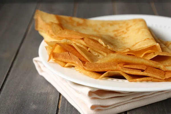 Hausgemachte glutenfreie Pfannkuchen aus Reismehl, Kartoffelstärke und Hirsemehl — Stockfoto