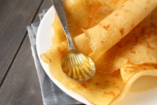 Gluten free crepes from rice flour, potato starch and millet flour with honey — Stock Image Gluten free crepes from rice flour, potato starch and millet flour with honey Stock Image