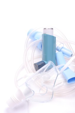astım inhaler solunum maskesi üzerine beyaz
