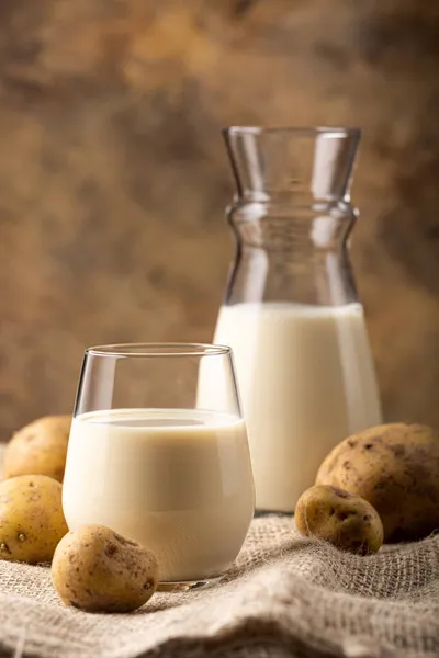 马铃薯奶中的非乳制品饮料 — 图库照片