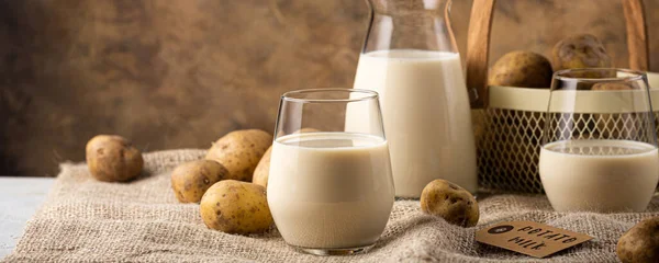 马铃薯奶中的非乳制品饮料 — 图库照片