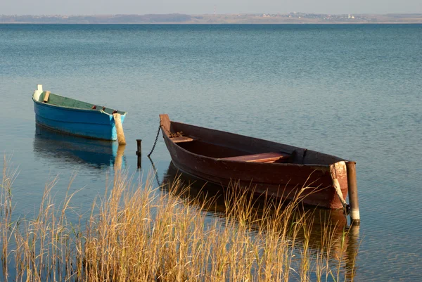 Boten op het meer — Stockfoto