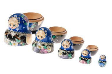 matryoshka bebekler üzerinde beyaz izole kümesi