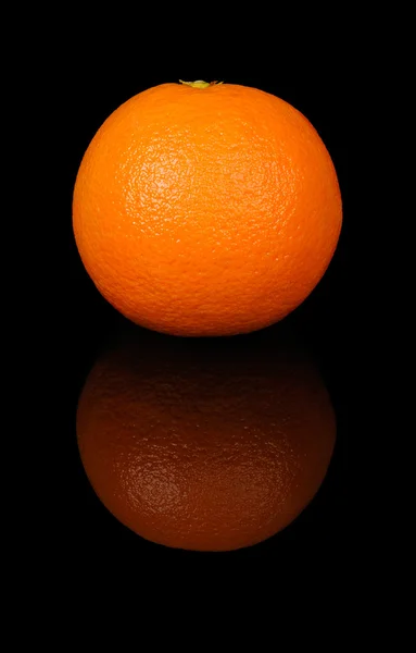 Oranje op zwart — Stockfoto