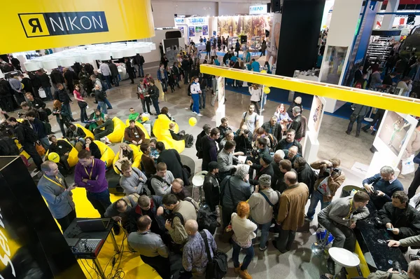 Visitors look at new products on Nikon stand at Consumer Electronics & Phot — Stock Photo, Image