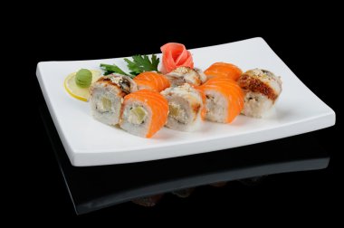 rulo ile salmom ve füme yılan balığı