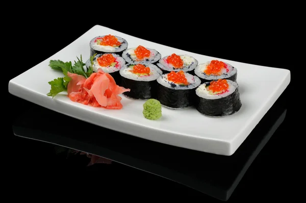 Huit rouleaux avec caviar rouge — Photo
