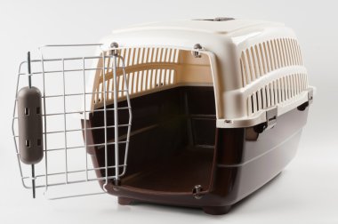 Pet carrier opened