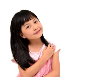 Mutlu küçük kız beyaz arka planda