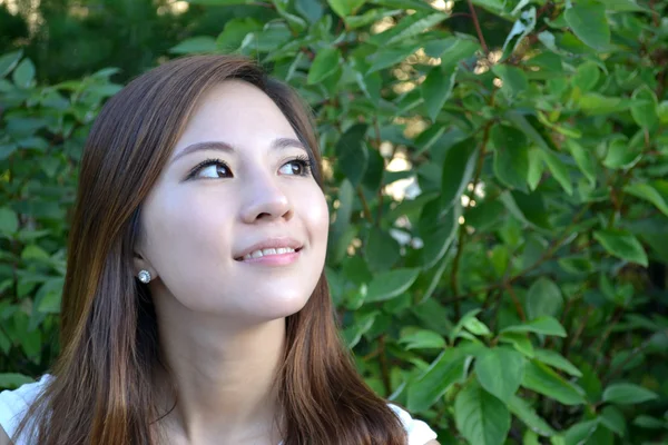 Bella giovane donna asiatica — Foto Stock