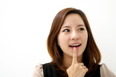 Güzel genç bir kadın.