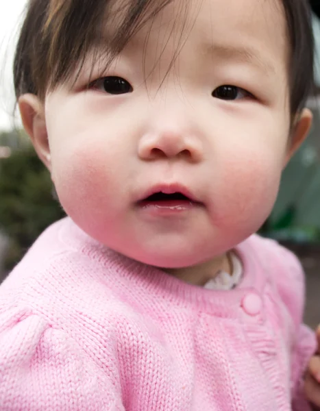 Asiatisches kleines Mädchen — Stockfoto