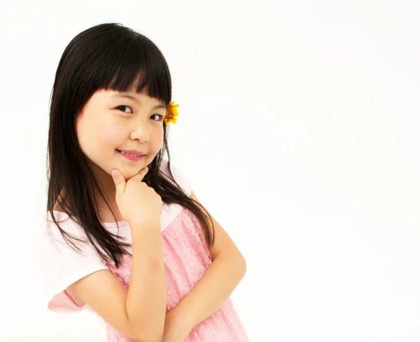 Krásné asijské dítě s rukama zkříženýma na prsou — Stock fotografie