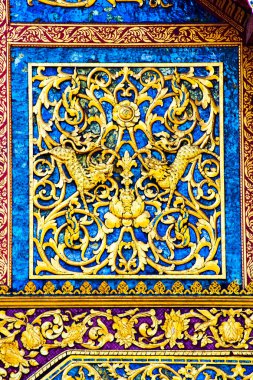 Chiangmai, Tayland 'daki tapınağın duvarında renkli eski desenler var.