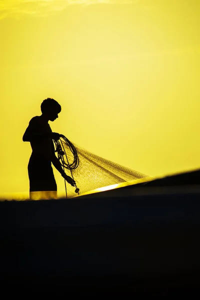Silhouette Eines Fischers Bei Sonnenuntergang — Stockfoto
