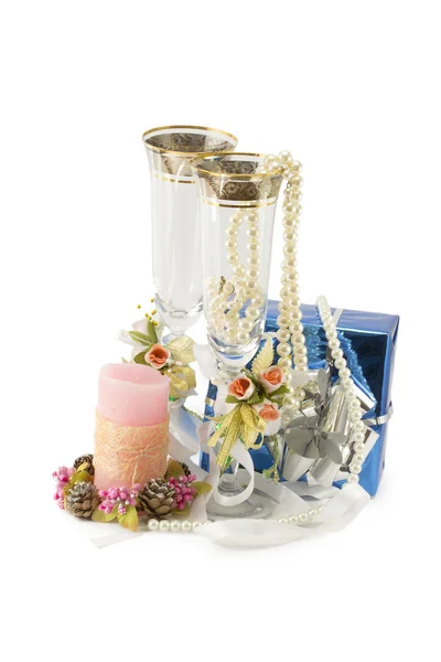 Bijuteria, velas, copos de vinho — Fotografia de Stock