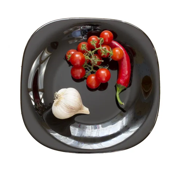 Ajo, chile, tomate en un plato — Foto de Stock