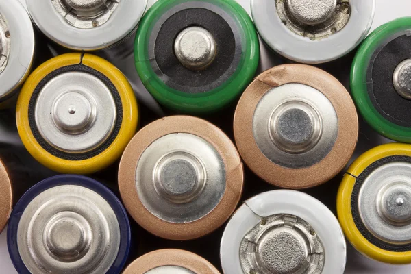 Baterias isoladas em fundo branco — Fotografia de Stock
