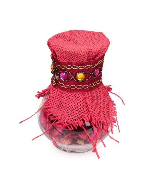 Pétalas de rosa em um jarro de vidro — Fotografia de Stock