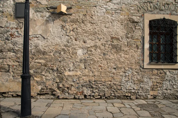 Viejo muro de piedra con una ventana —  Fotos de Stock
