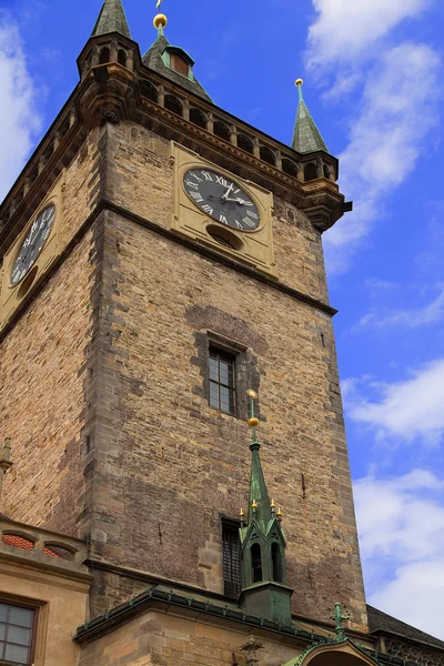 Старая башня с часами — стоковое фото
