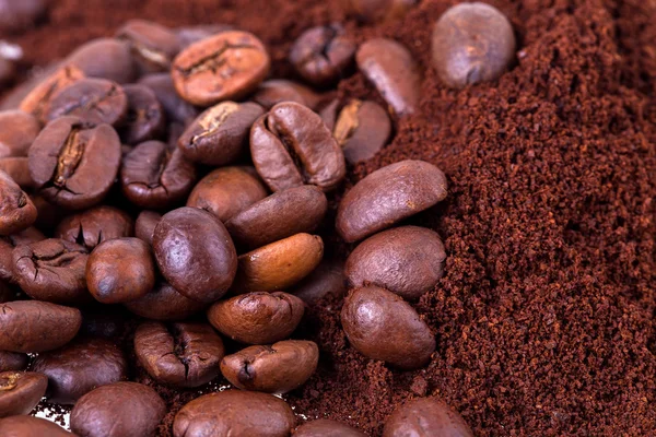 Gemalen koffie en graan — Stockfoto