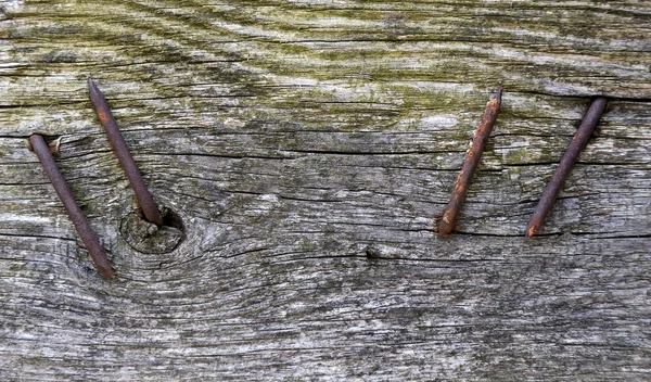 Fondo de madera uñas oxidadas — Foto de Stock