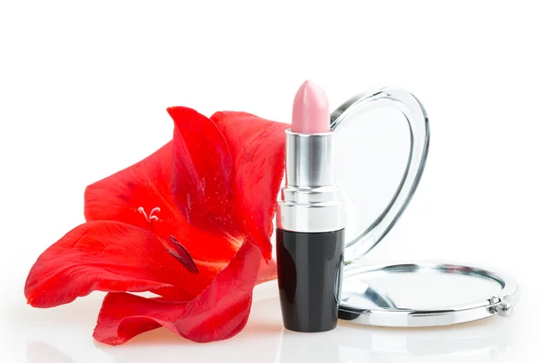 Lippenstift met gladiolen bloem — Stockfoto