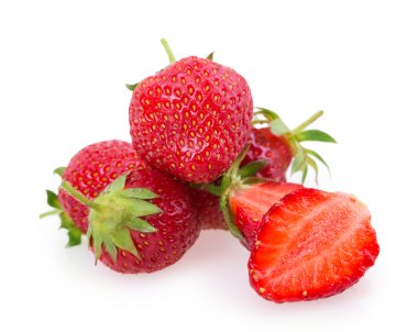 yaprakları ile sulu olgun çilek