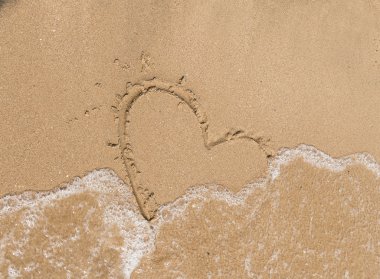 kalp çizmek kum deniz