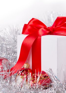 kutu kırmızı şerit yay gümüş gelin teli