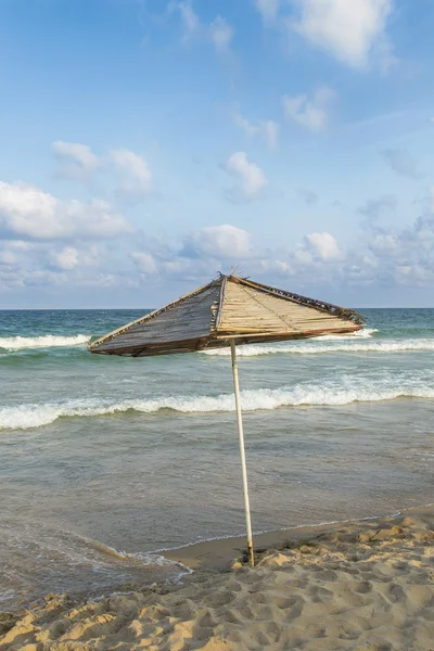 Plaży z parasolem — Zdjęcie stockowe