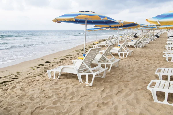 Beach with umbrellas — Stock Photo, Image