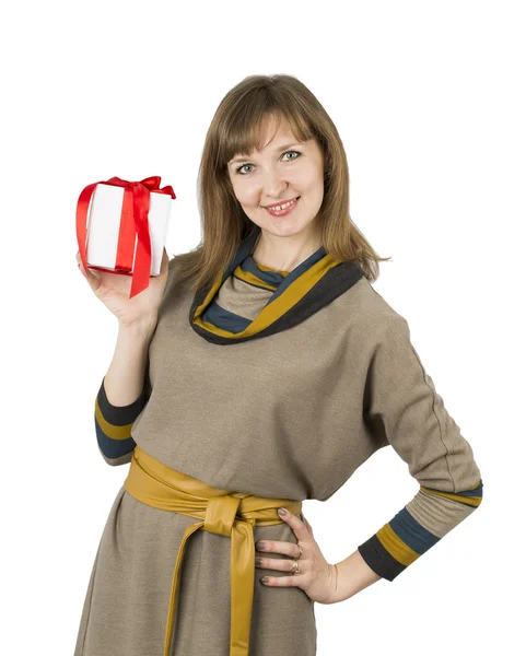 Mulher com caixa de presente — Fotografia de Stock