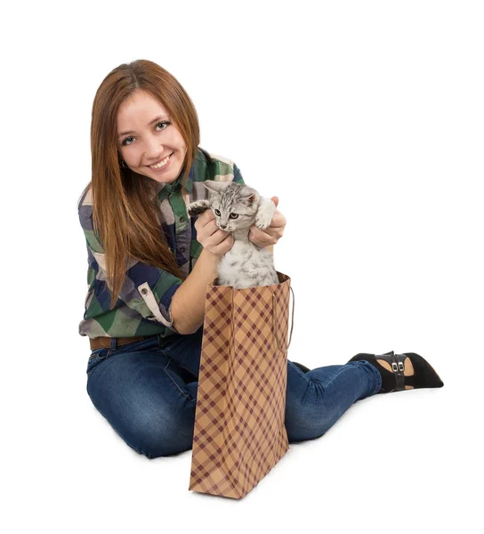 Vrouw met kat — Stockfoto