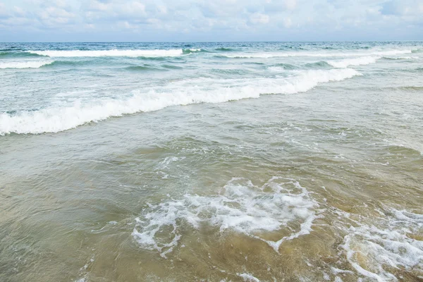 Waves on sandy beach — Stock Photo, Image