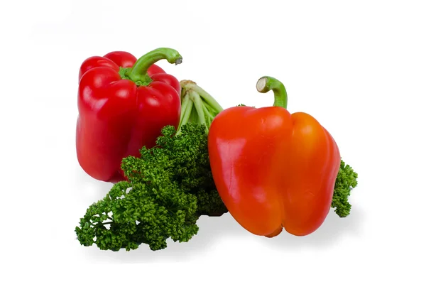 Beyaz arkaplanda kırmızı biber