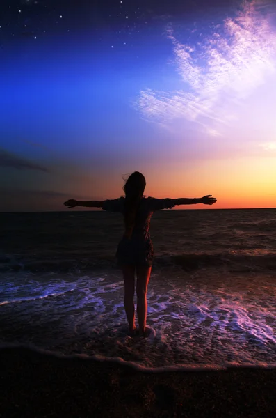 rüya kız yıldız zemin üzerine bir plajda