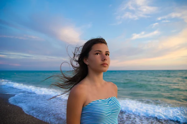 güzel kız ve denizin nefes